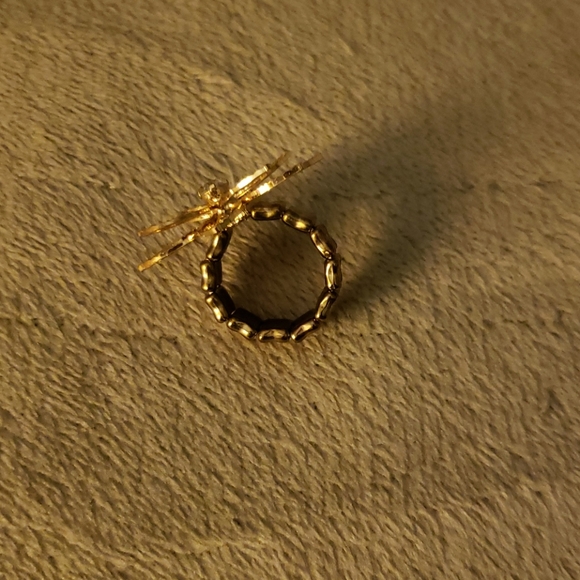 Floral ring - Picture 2 of 2